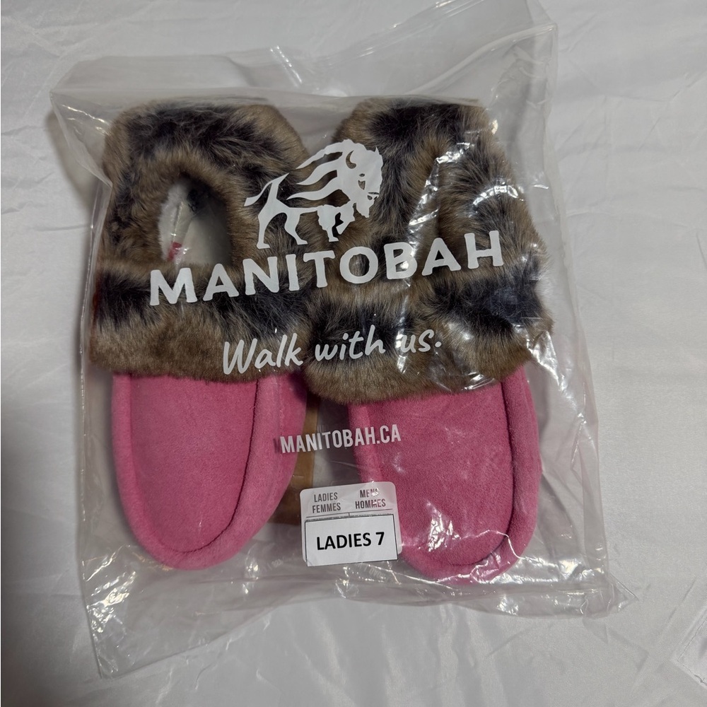 Manitobah Pink Fur-Trimmed Moccasins 🩷